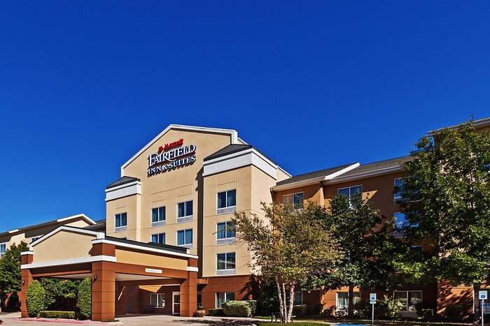 Picture of the front of Fairfield Inn & Suites.